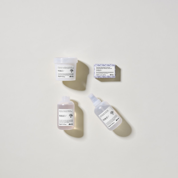 Davines VOLU Твердий шампунь для надання об'єму тонкому волоссю Essential Haircare, 100 г 