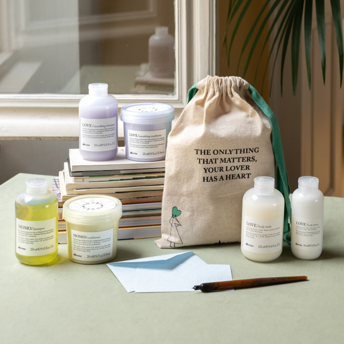 Davines Love beauty bag - косметичка 